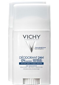 Weißer zylindrischer Deodorantstick mit glatter Oberfläche, eingeprägtem Logo und blauer Schrift, die hypoallergene und alkoholfreie Eigenschaften anzeigt.