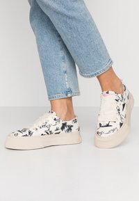 Scotch & Soda ZADIE LACE SHOES - Trainers - black/white