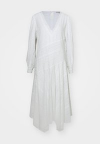 Abito bianco con scollatura a V e maniche lunghe, caratterizzato da intricati motivi a occhio di pernice e una silhouette a linea A fluente. Chiusura sul retro con apertura a chiave.