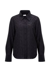 Sort langærmet knapbluse med blomsterbroderi og bred spids krave, vist på hvid baggrund.