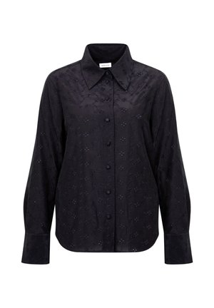 Czarna bluzka z długim rękawem na guziki, z kwiatową haftowaną dekoracją oraz szerokim, zaostrzonym kołnierzem, przedstawiona na białym tle.