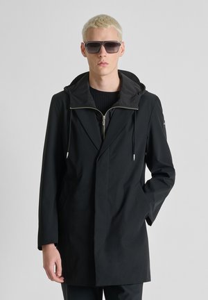 LONG REGULAR FIT IN COMPOUND WITH HOODIE DETACHABLE PART AND LOGO PATCH - Halflange jas - black