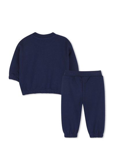 Completo per bambini composto da felpa blu navy e pantaloni abbinati con vita elasticizzata, progettato per il comfort con polsini e fascia in vita a coste.