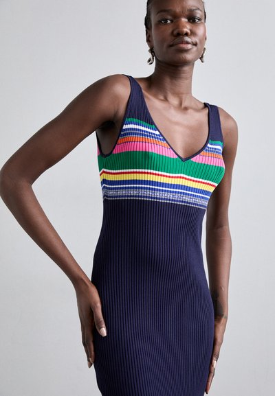 STAUD DANA DRESS - Džemperkleita - navy/multicolor