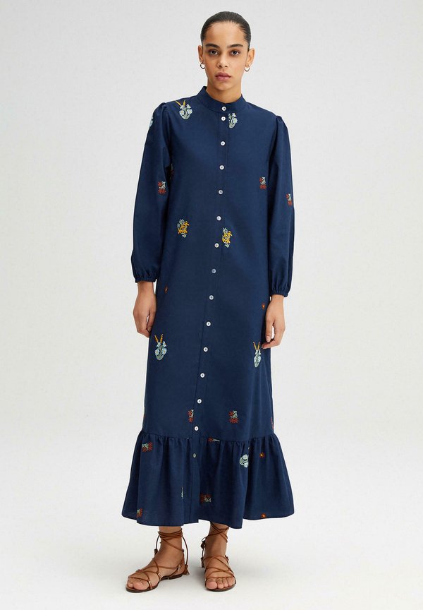 EMBROIDERED DRESS WITH SHELL BUTTON - Maxikleid
