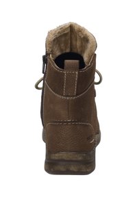 Brązowe botki za kostkę z teksturowaną skórzaną cholewką, miękką sztuczną futrzaną wyściółką, zamkiem z tyłu oraz kontrastującymi białymi przeszyciami. Okrągły kształt palców.