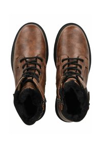 Bottes mi-hautes en cuir marron avec des lacets noirs, doublure en fourrure et fermeture éclair sur le côté. Semelle en caoutchouc et forme de bout arrondi.