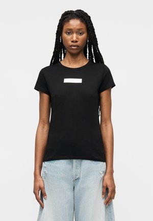 - T-shirt z nadrukiem