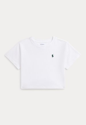 Camiseta corta blanca de algodón, con mangas cortas y un logotipo bordado en verde en el lado izquierdo del pecho. Textura suave.