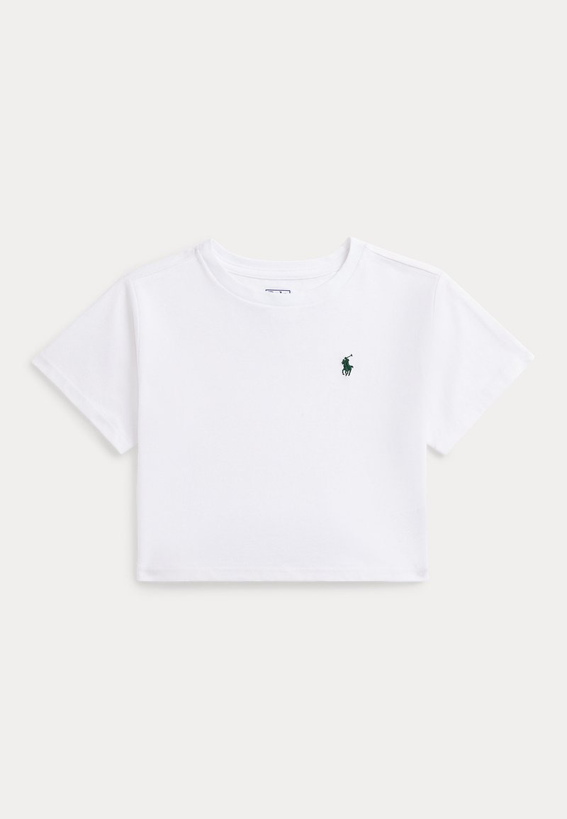 Weißes, kurz geschnittenes T-Shirt aus Baumwolle mit kurzen Ärmeln und einem grünen gestickten Logo auf der linken Brust. Glatte Textur.