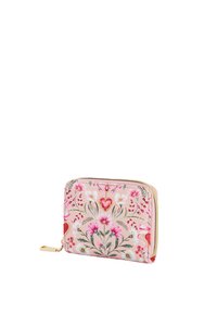 Petit portefeuille rose compact avec une fermeture éclair dorée, orné de cœurs rouges et de motifs floraux détaillés en nuances de blanc et de rose.