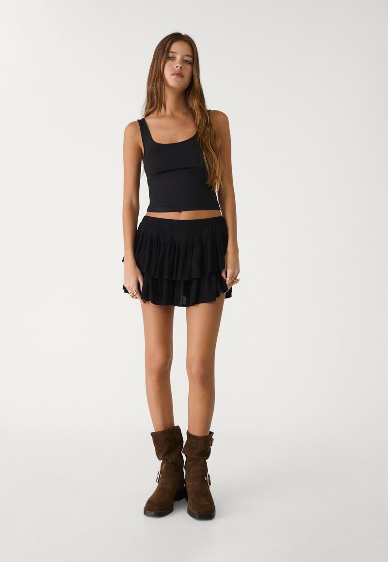 Jupe Noire Brillante Mini Stradivarius - Taille UK 12 / EU 30, Neuve Avec étiquettes