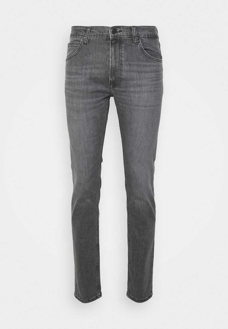 Jean en denim gris, coupe slim, design à cinq poches avec une légère décoloration. Détails de surpiqûres le long des coutures et de la ceinture.