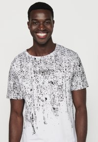 Koroshi SHORT SLEEVE - Marškinėliai su spaudiniu - blanco white
