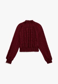 Blusa de encaje burdeos con mangas largas, cuello smock alto y detalles fruncidos. Presenta puños elásticos y un dobladillo ajustado. Patrón floral texturizado.