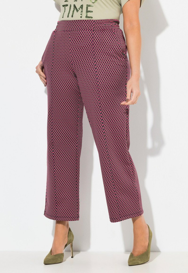 Fialové kostkované kalhoty s vysokým pasem a širokým střihem. Materiál vypadá hladce a má malý černý kostkovaný vzor.