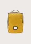 PACKING CUBE TRAVEL KIT UNISEX - Trousse de toilette - yellow