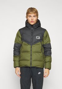 Nike Sportswear M NSW - Casaco de inverno - black/rough green/smoke grey/black