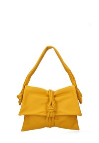 Borsa gialla con un dettaglio di tessuto annodato al centro, texture morbida e tracolla imbottita. Forma rettangolare con angoli arrotondati.