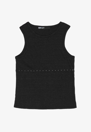 Juodas besiūlis viršus, pagamintas iš briaunoto audinio, su maža metalinių studų eile juosmens linijoje, suteikiančia papildomo akcento.