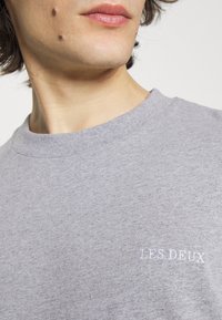 Les Deux DIEGO - T-shirt básica - grey melange/white