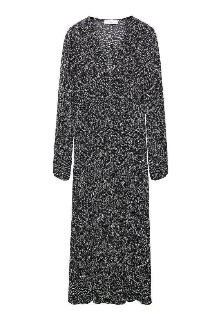 Abito a maniche lunghe bianco e nero con scollo a V e una silhouette fluida a linea A, realizzato in tessuto leggero.