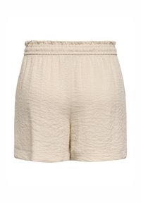 Shorts en tissu texturé beige clair avec une ceinture élastique et une coupe décontractée, vus de face.