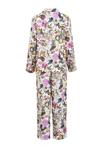 Pajama set s cvjetnim uzorkom od lagane tkanine, s dugim rukavima, ovratnikom i hlačama ravnog kroja s šarenim botaničkim dizajnom.