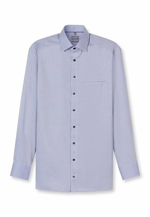 Helles blaues Hemd mit langen Ärmeln, Knopfleiste und Kragen, einer einzelnen Brusttasche und schwarzen Knöpfen auf der Vorderseite.