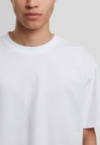 Urban Classics LOOSE TEE - Pamata T-krekls - white
