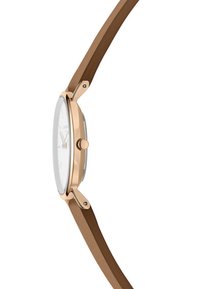Montre en or rose avec un cadran rond blanc, un bracelet fin marron et des accents simples. Le design comprend une finition polie et des détails minimalistes.