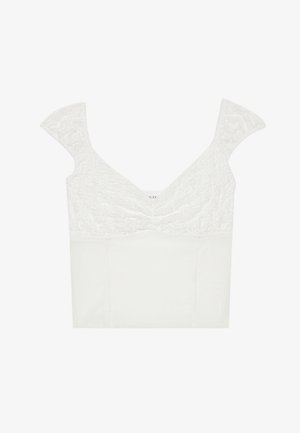 Bela majica z čipkastim zgornjim delom in gladkim spodnjim delom. Ima kratke, ukrivljene rokave in V-izrez.