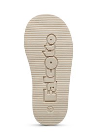 Soletta di scarpe in gomma color crema con righe orizzontali e il testo "Falcotto" e il numero "19" impressi sulla superficie.