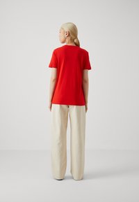 Selected Femme SLFMYESSENTIAL O NECK - Pamata T-krekls - flame scarlet
