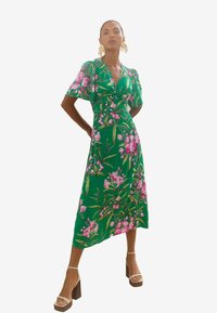 Love & Roses Dienas kleita - green floral