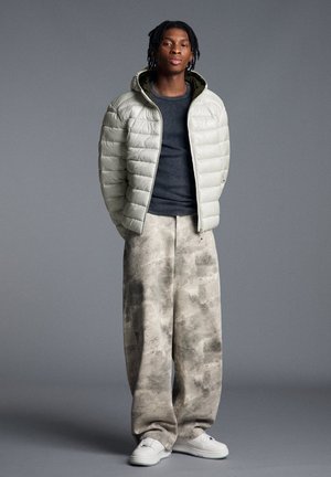 Bershka, ULTRALIGHT - PUFFER JACKET - Giacca invernale - stone