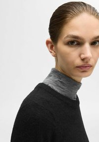 Selected Femme SLFLULU FRILL CUFF O NECK - Pulover - black