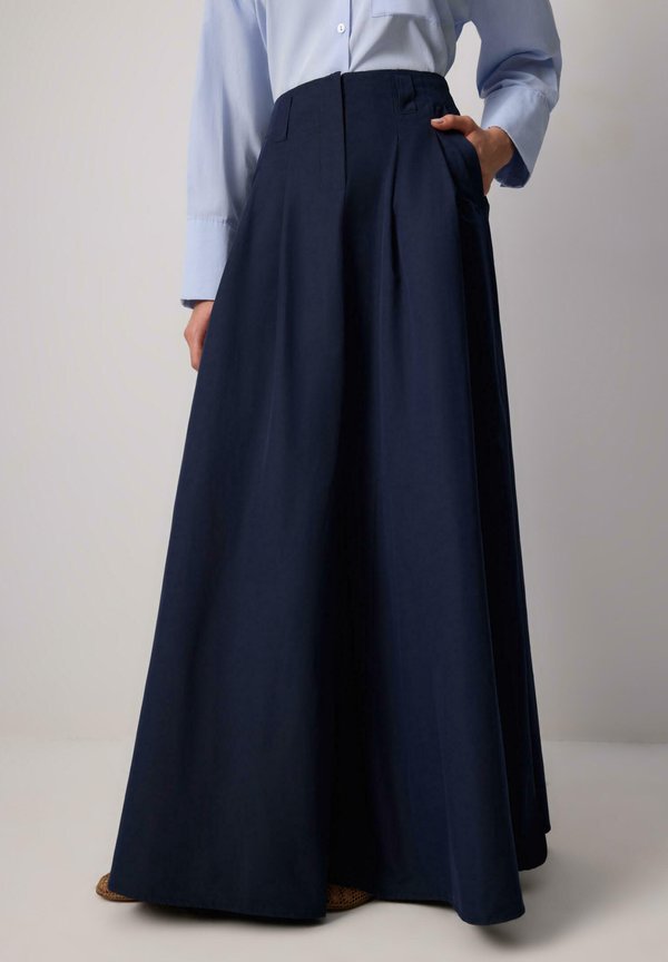 A LINE WITH DARTS - Maxirock