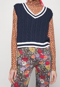 Hollister Co. Triko s potiskem - white