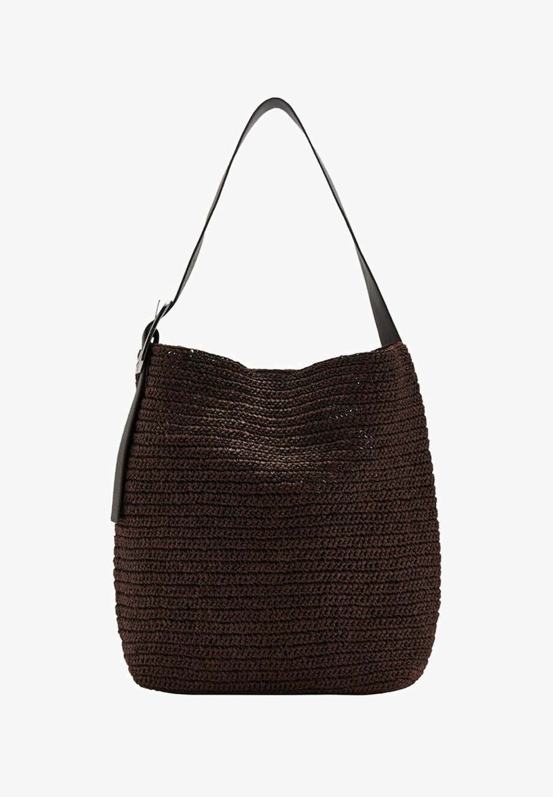 Sac à bandoulière tissé marron foncé avec une large sangle noire et une structure souple et flexible.