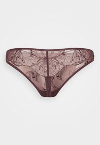 String en dentelle bourgogne avec une broderie florale complexe, des panneaux en tulle transparent et une taille douce pour un confort ajouté.