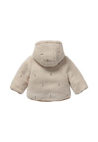 Beige fleece jack met een capuchon, met een zachte textuur en kleine zwarte patronen doorheen, afgewerkt met een bruine zoom en manchetten.