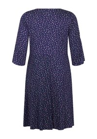 Zizzi WICKEL MIT FLORALEM MUSTER UND 3/4-ÄRMELN - Džersejové šaty - evening blue ditsy