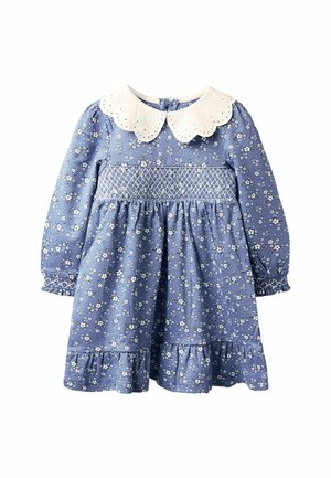 Blaues Kleid mit weißem Blumenmuster, langen Ärmeln, mit Spitze besetztem Kragen, gerafftem Oberteil und Rüschensaum. Aus Baumwollmaterial mit strukturiertem Finish.