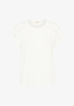 Bijela bluza kratkih rukava s okruglim izrezom i suptilnim cvjetnim čipkastim detaljima na ramenima, dizajnirana za ležerno ili poluformalno nošenje.