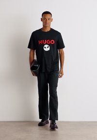 HUGO DIGHTMARE  - T-shirt med print - black