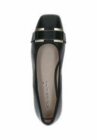 Črne usnjene balerinke s kvadratnim nosom, ki imajo okrasno naramnico in zlate detajle. Gladka tekstura s klasičnim dizajnom.