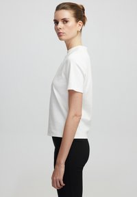 Ipekyol REGULAR FIT - Jednoduché tričko - white