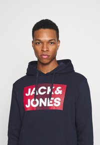Jack & Jones JJECORP LOGO  - Jersey con capucha - navy blazer