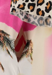 Key Largo MOSAIC V-NECK - Freizeitkleid - pink